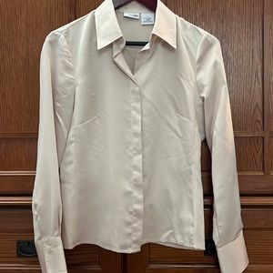 NWT East 5th Classic Collar V-neck Button Down Long Sleeve Shirt Porcelain Beige